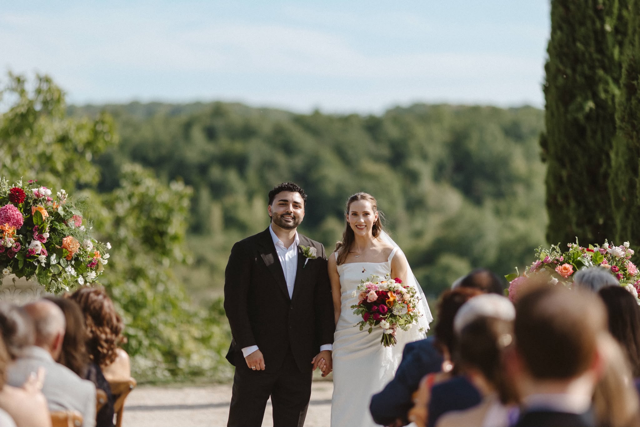 Couple at the ceremony with the Gironde hills behind